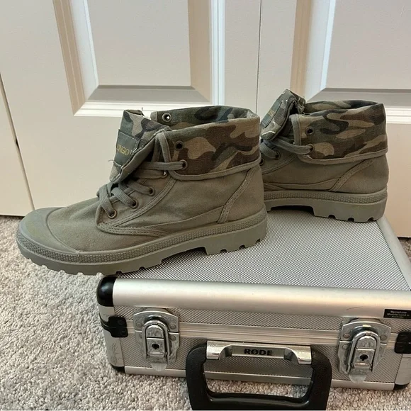 Bongo Vintage Camo Fold-Over Lace-Up Boots - Women’s 8 - Picture 3 of 6